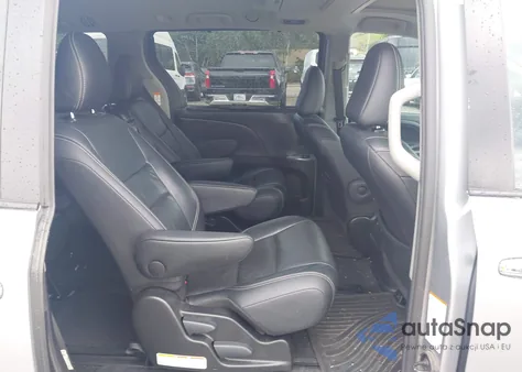 2017 Toyota Sienna Se Premium 8 Passenger z USA, uszkodzony, nr VIN 5TDXZ3DC4HS880185